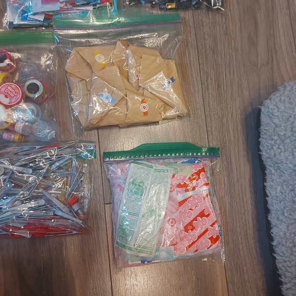 Miniverse Make It Mini Extras - All Empty - Bottles, bags, boxes, and more! - Picture 7 of 9